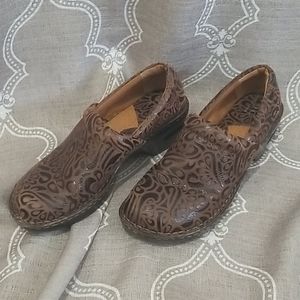 BOC Paisley Suede Embossed Clogs - SZ 40